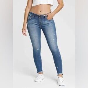 258- Eunina NWOT Skinny Low Rise Distressed Blue Jeans, Size 25